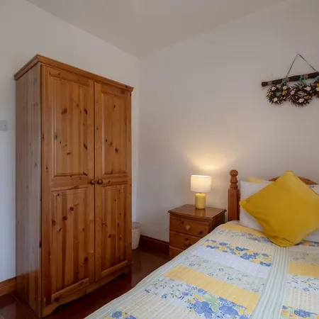 Yellow Cottage, Doolin Holiday home *